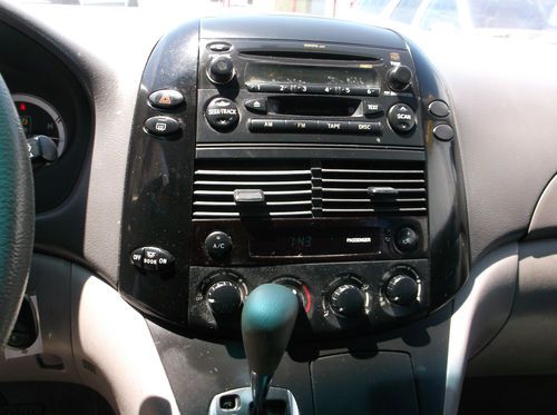2004 Toyota SIenna, NO RESERVE, image 7