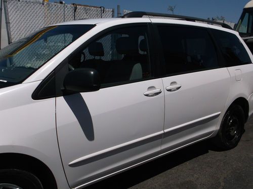 2004 Toyota SIenna, NO RESERVE, image 11