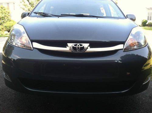 2008 Toyota Sienna Limited Mini Passenger Van 5-Door 3.5L Fully Loaded, image 2