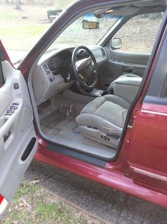 1996 ford explorer xl sport utility 4-door 4.0l