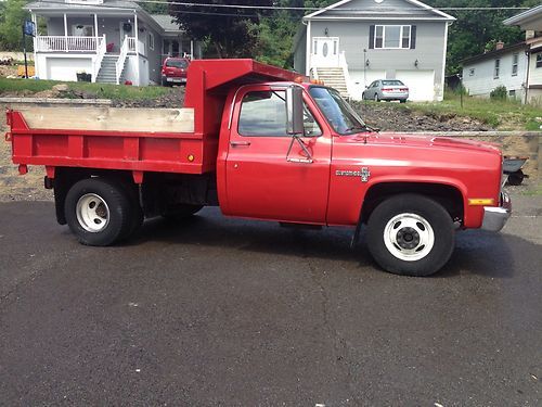 1988 chevrolet truck     hydraulic dump    350 v8 gas motor