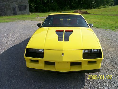 1982 chevy camaro new carpet headliner and sunvisers. custom seat covers.