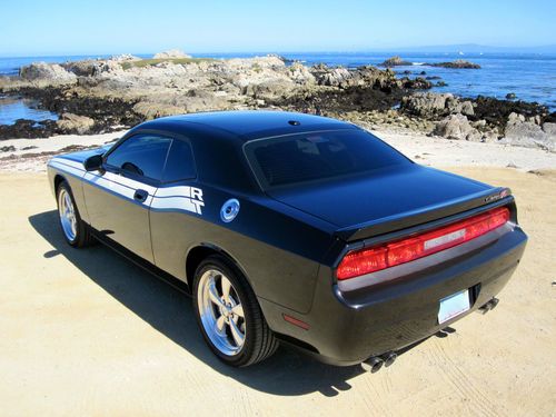 2009 dodge challenger r/t classic - 6 speed manual - black w/ white stripes