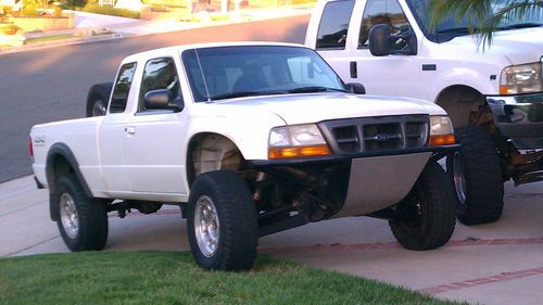 Pre - runner / ford ranger / new motor / new trani / new front end