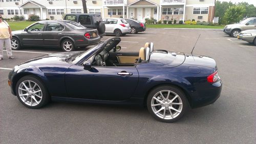 2010 Mazda MX-5 Miata Grand Touring Convertible 2-Door 2.0L, US $16,995.00, image 2