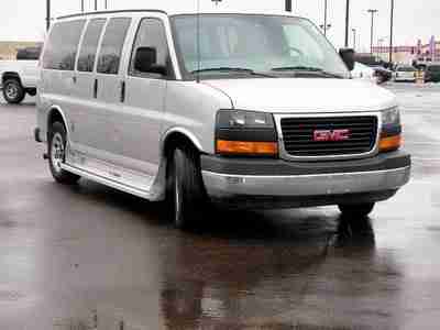 2010 GMC Savana Passenger Van with Bruno Scooter Wheelchair lift 21,591 Mi, image 3