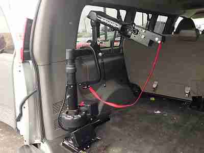 2010 GMC Savana Passenger Van with Bruno Scooter Wheelchair lift 21,591 Mi, image 9