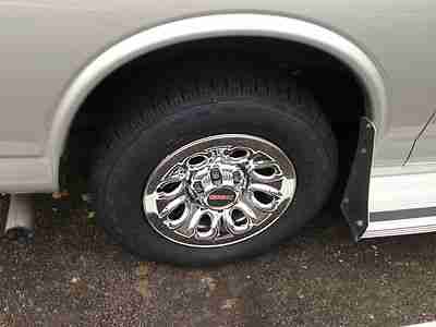 2010 GMC Savana Passenger Van with Bruno Scooter Wheelchair lift 21,591 Mi, image 15