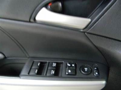 3.5 3.5L CD 4 wheel disc brakes ABS brakes AM/FM radio Air conditioning Compass, image 16