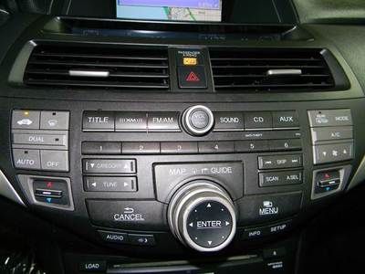 3.5 3.5L CD 4 wheel disc brakes ABS brakes AM/FM radio Air conditioning Compass, image 17