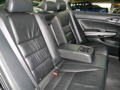 3.5 3.5L CD 4 wheel disc brakes ABS brakes AM/FM radio Air conditioning Compass, image 25