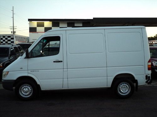 2004 dodge sprinter 2500 cargo van 118 wb turbo diesel low miles great unit! :-)