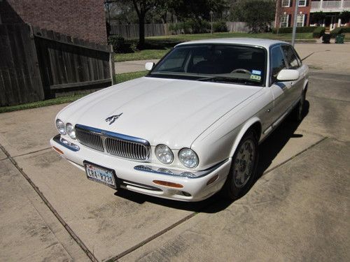 White 2002 jaguar model xj8 , excellent interior and exterior condition in texas