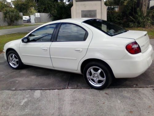 2005 dodge neon sxt 2.0 l white 4 door