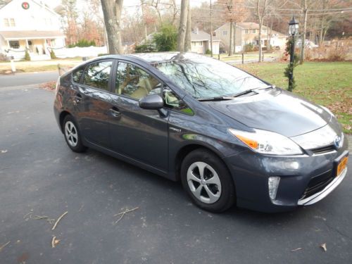 2012 toyota priu ii  leather interior low miles!