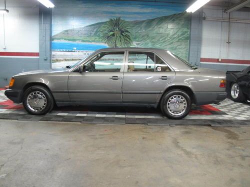 1987 300 turbo diesel..california rust free original..100% carfax certified !!