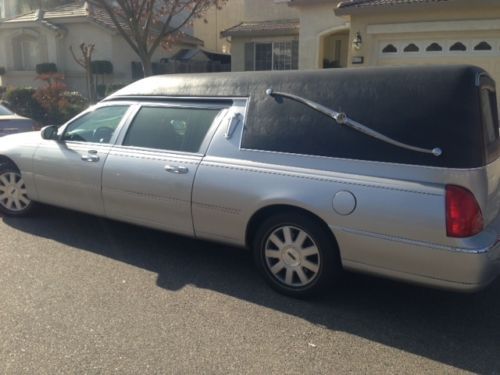 2003 lincoln town car executive hearse 4-door 4.6l