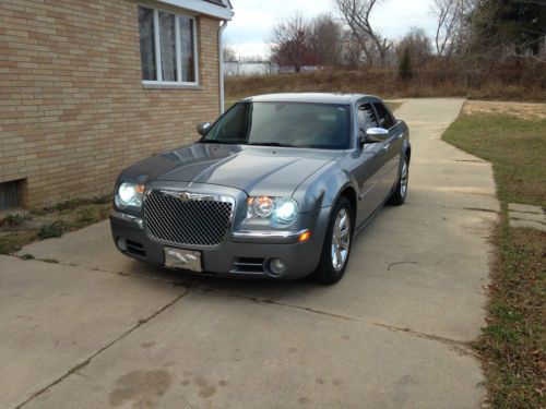 Beautiful 2006 chrysler 300c hemi fully loaded!