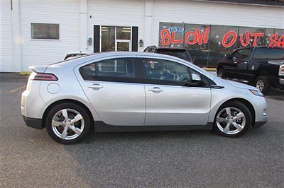 2011 chevrolet volt gas/electric low miles cleancar fax navigation best price!