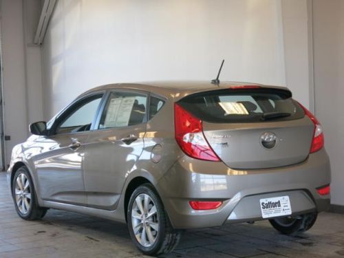 2013 Hyundai Accent HB LOW MILES!!, image 2