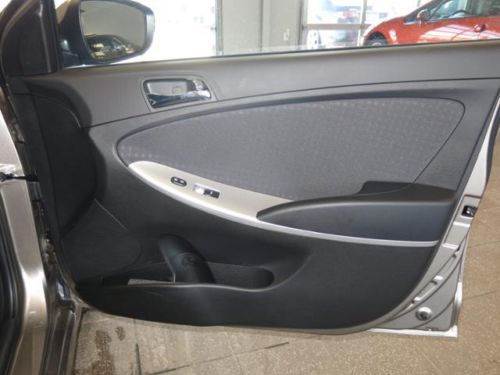 2013 Hyundai Accent HB LOW MILES!!, image 8