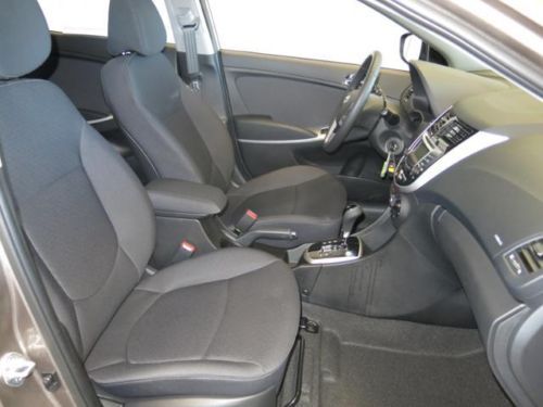 2013 Hyundai Accent HB LOW MILES!!, image 9