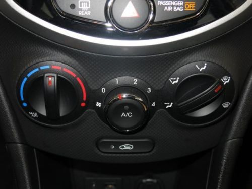 2013 Hyundai Accent HB LOW MILES!!, image 18