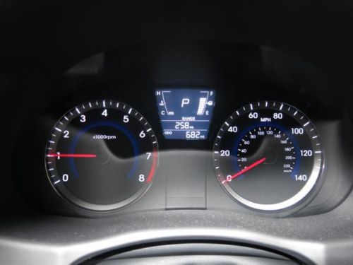 2013 Hyundai Accent HB LOW MILES!!, image 24