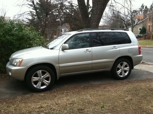 2003 toyota highlander v6 4wd , excellent condition w/warranty, no reserve