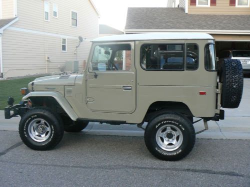 1975 toyota fj40, tan with white top, warn hd9000 skyjacker, 4&#034; springs &amp; shocks