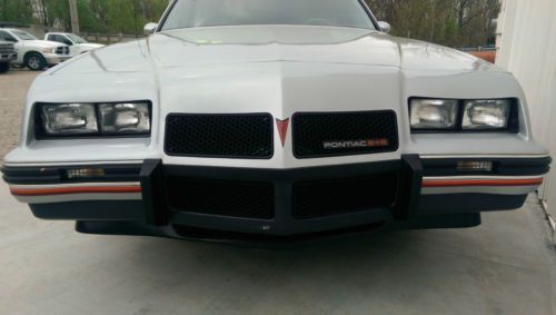 1986 Pontiac Grand Prix Base Coupe 2-Door 5.0L, image 3