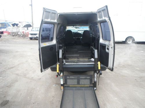 03 ford e-350 handicap van wheel chair lift 111000 miles runs perfect lift 100%