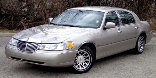 2000 lincoln town car executive sedan 4-door 4.6l