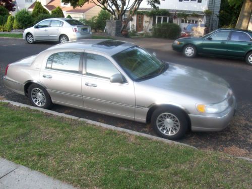 2002 lincoln town car signature sedan 4-door 4.6l