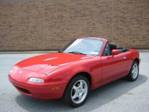 1996 mazda mx-5 miata roadster 5 speed removable hardtop 11,000 actual miles