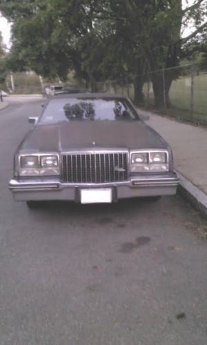 1983 buick riviera luxury coupe 2-door 5.0l