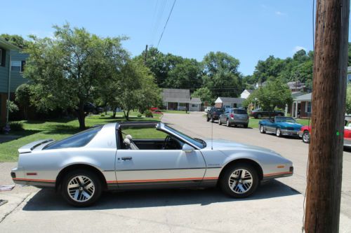 1986 pontiac firebird base coupe 2-door 5.0l