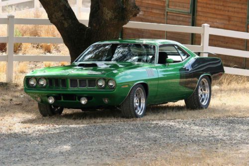 Multi show winning 71 hemi cuda tribute