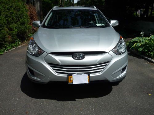 Hyundai tucson awd low low miles