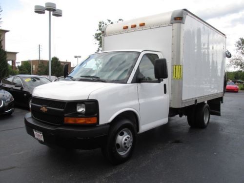 2010 chevrolet express cutaway box truck 10 power tommy lift low miles