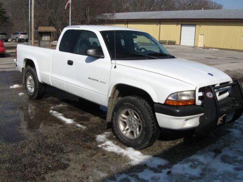 2002 dodge dakota sport extended cab pickup 2-door 4.7l 4 wheel drive