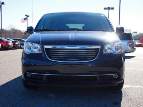 2013 chrysler town & country touring