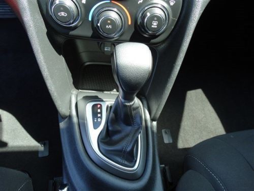 SXT CD MP3 2.0L BLACK PREMIUM CLOTH FRONT BUCKET SEATS Front Wheel Drive ABS, US $18,988.00, image 17