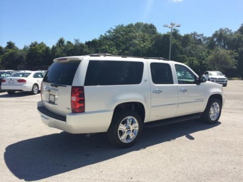 2010 Chevrolet Suburban 4X4 4dr 1500 3rd Row Seat 4-Wheel Disc Brakes ABS, image 7