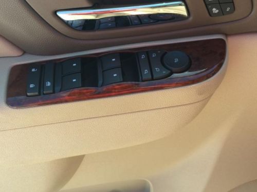 2010 Chevrolet Suburban 4X4 4dr 1500 3rd Row Seat 4-Wheel Disc Brakes ABS, image 11