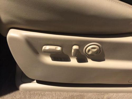 2010 Chevrolet Suburban 4X4 4dr 1500 3rd Row Seat 4-Wheel Disc Brakes ABS, image 12