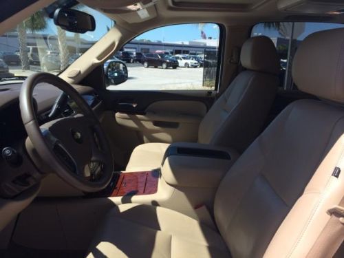 2010 Chevrolet Suburban 4X4 4dr 1500 3rd Row Seat 4-Wheel Disc Brakes ABS, image 13