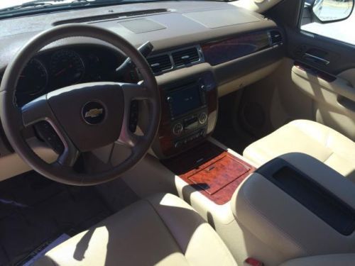 2010 Chevrolet Suburban 4X4 4dr 1500 3rd Row Seat 4-Wheel Disc Brakes ABS, image 15