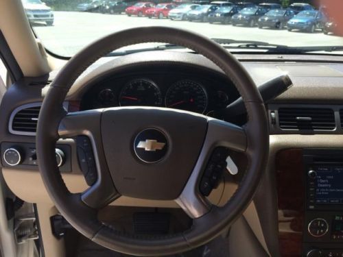 2010 Chevrolet Suburban 4X4 4dr 1500 3rd Row Seat 4-Wheel Disc Brakes ABS, image 22