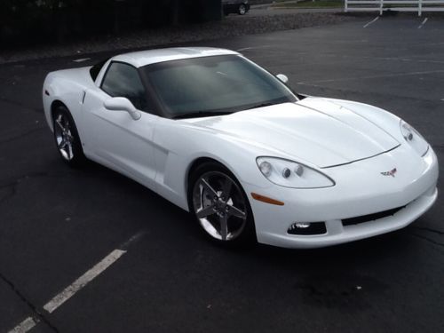 2007 chevrolet corvette base coupe 2-door 6.0l white excellent condition